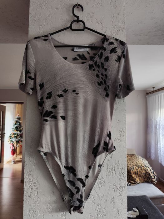 Body z krótkimi rękawami rozm L. L'impossible.