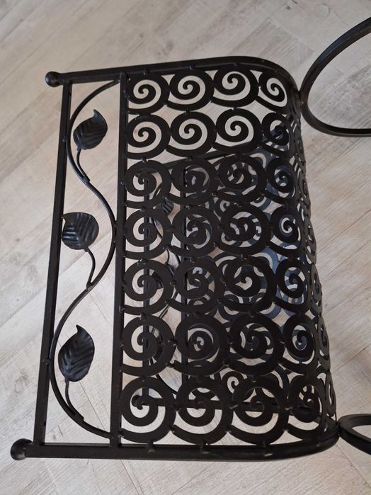 Metalowy stojak na gazety lub na drewno