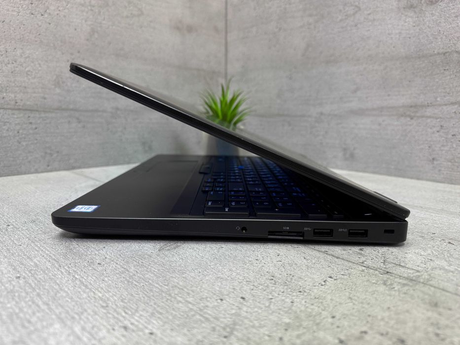 Стильний ноутбук Dell Precision 3510/i7-6700HQ/15.6” HD/250gb ssd