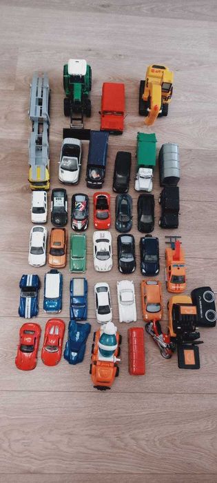 Машинки-модельки металеві