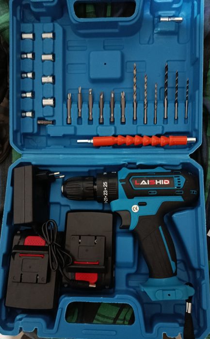 Aparafusadora bateria ( com 2 baterias)