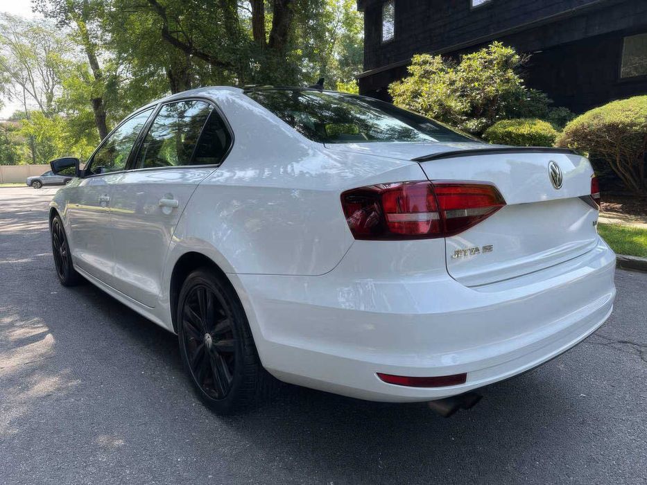 Volkswagen Jetta      2018