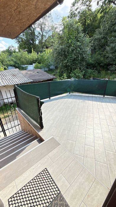 Поділ. Продаж частини будинку зайти і жити