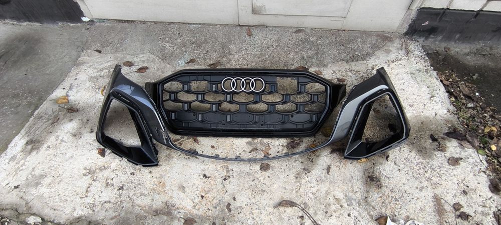 Audi Q8 rest бампер передний решетка окуляры