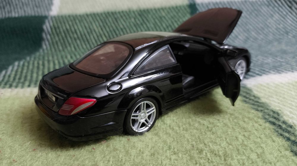 Машинка Mercedes-Benz CL63 AMG 1.24 Maisto