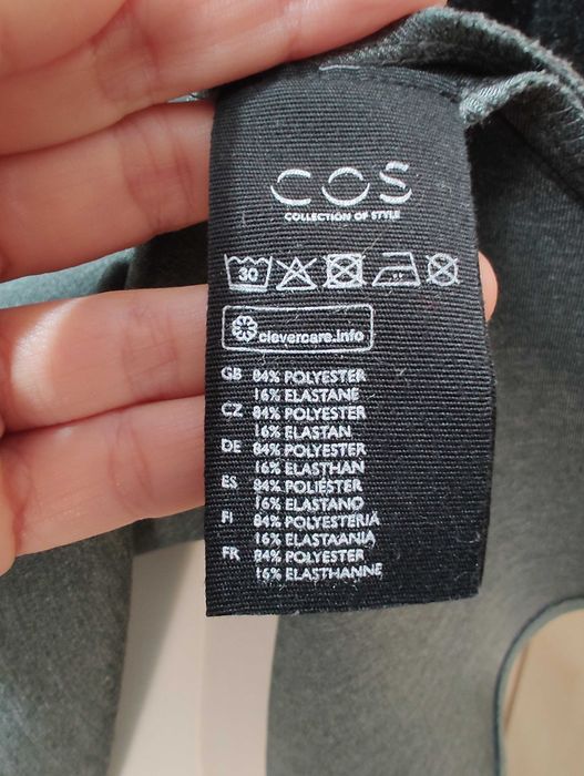 Urocza trapezowa krótka spódniczka z piankowego materiału COS S 36