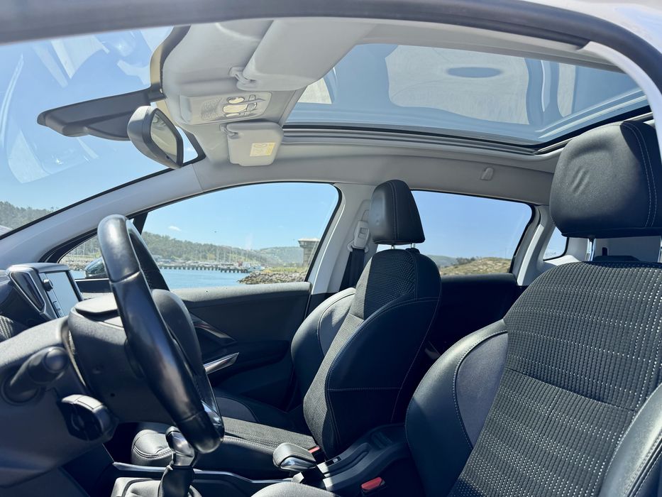 Peugeot 2008 1.2 VTi Allure TECTO PANORÃMICO
