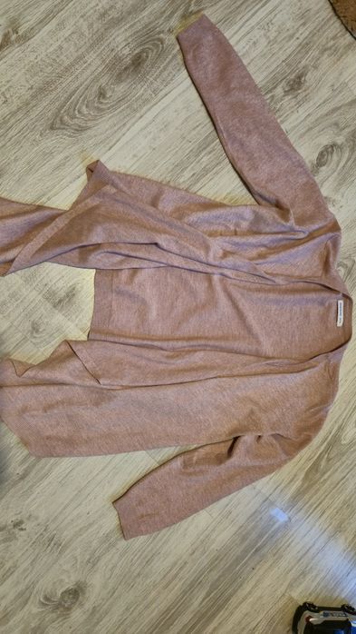 Sweterek kardigan rozm 134 reserved