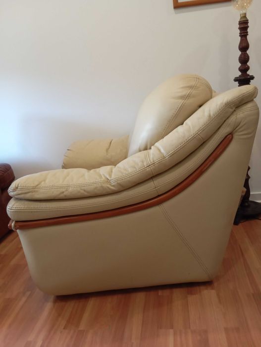 Cadeirão de couro em Branco