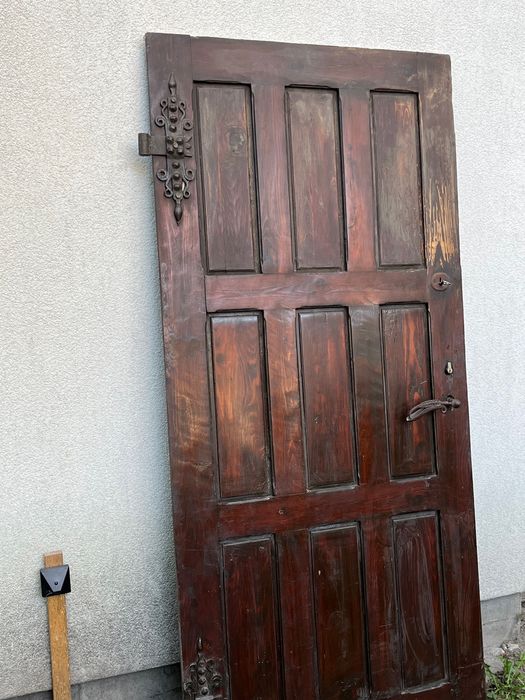 Drewniane drzwi garażowe[brama] z pięknymi okuciami + drzwi wejściowe