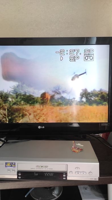 Видеомагнитофон кассетный Panasonic  NV-HV61ee