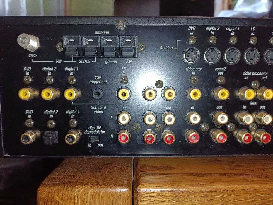 Предусилитель/процессор ADCOM GTP-760