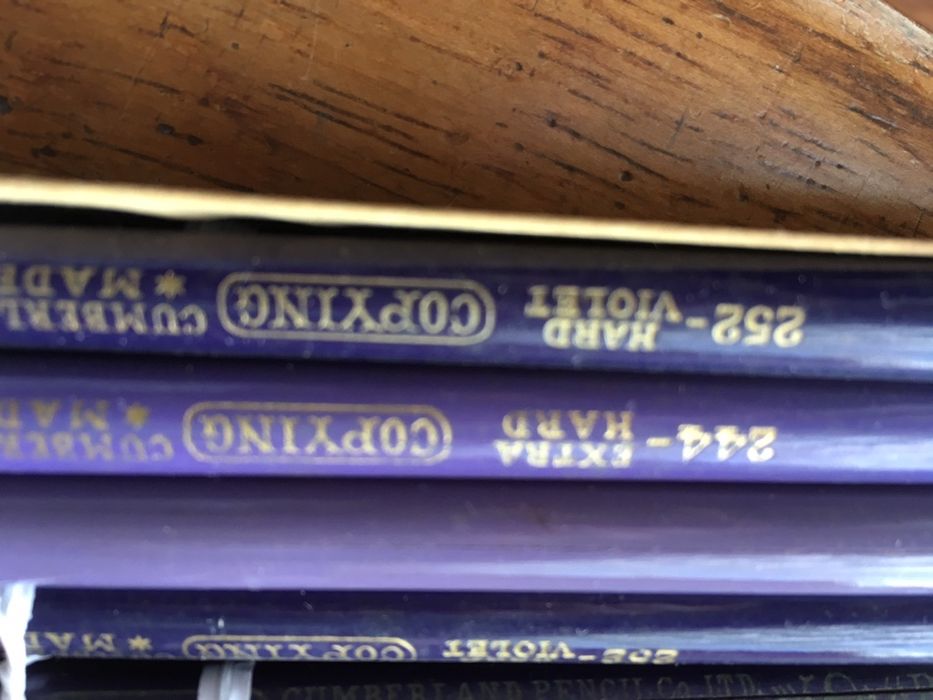 Caixa de lápis muito antiga-ler descrição