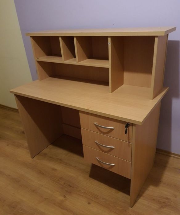 Lada recepcyjna  z szufladami.