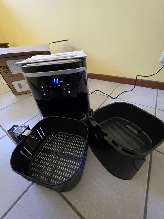 Airfryer Aigostar 7l com Wi-Fi em caixa
