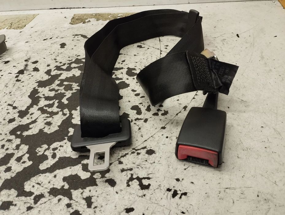ZAPINKA PASA BEZPIECZEŃSTWA TYŁ TYLNA 8L0857740 AUDI A3 8L LIFT 3D