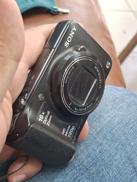 Sony Cyber-Shot DSC-H90.