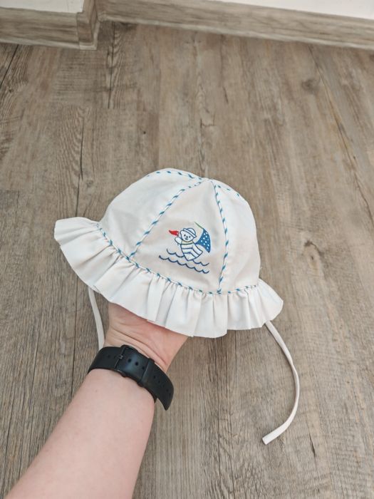 Biała wiazana czapeczka vintage