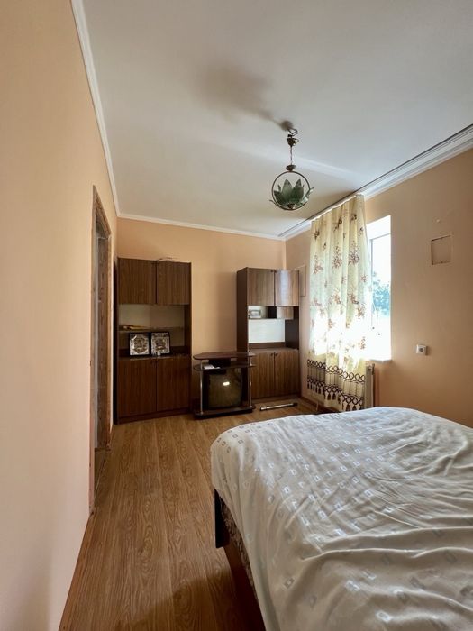 Продам 2-поверховий житловий будинок