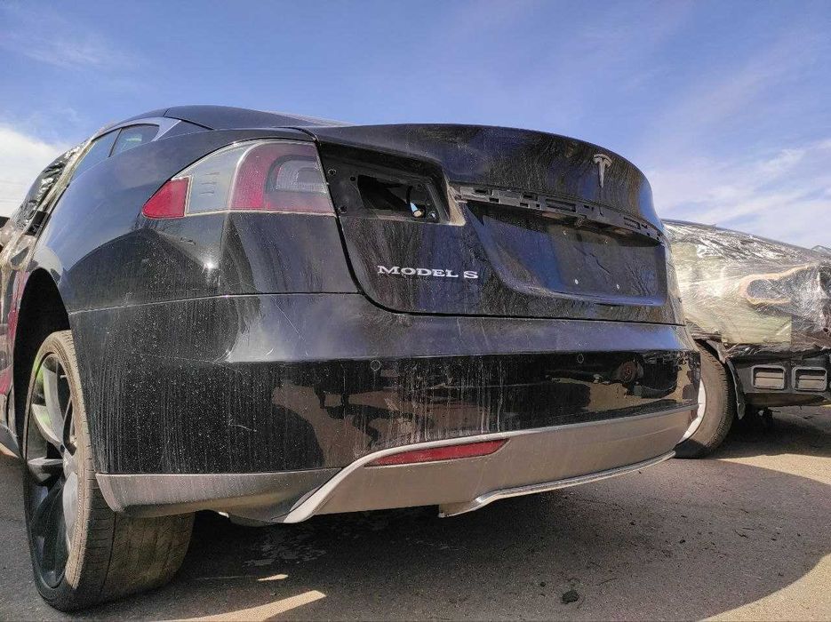 Задній бампер у зборі під 4 парктроніки Tesla model S (12-16)