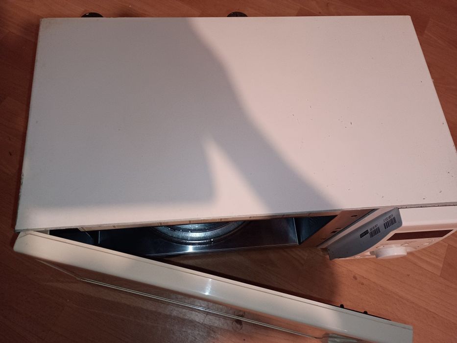 Kuchenka mikrofalowa Whirlpool VIP20 używana ( do kuchni, na działkę,