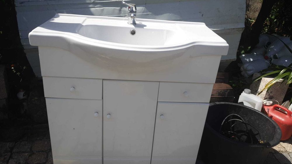 Móvel de Casa de Banho com Lavatório e Torneira