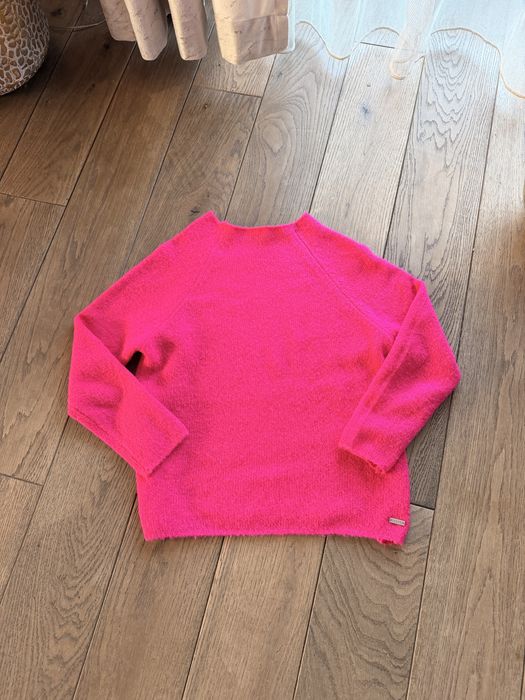 Sweter damski Mohito intensywny róż, idealny na chłodniejsze dni