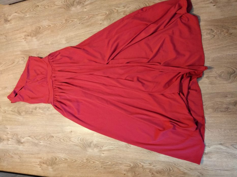 Czerwona sukienka długa