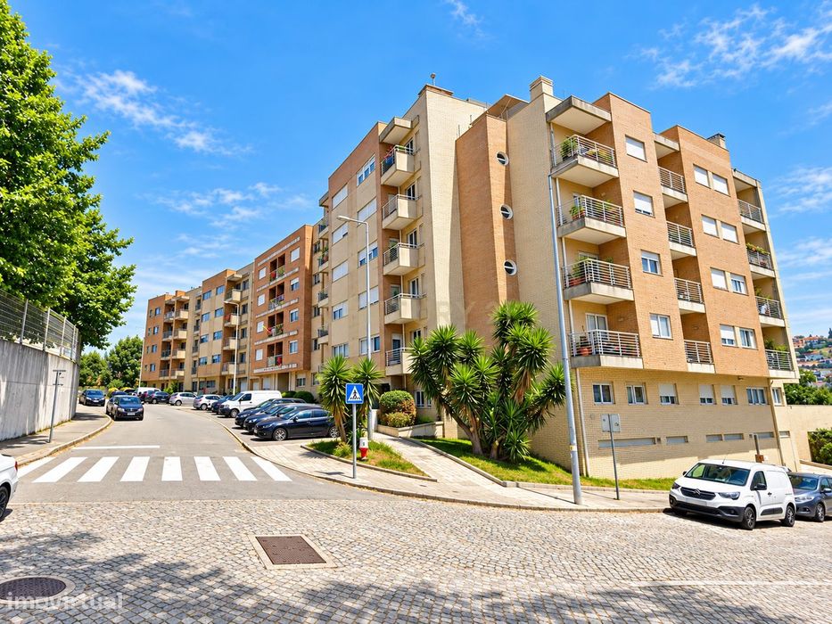 T2 com terraço e garagem em Alfena