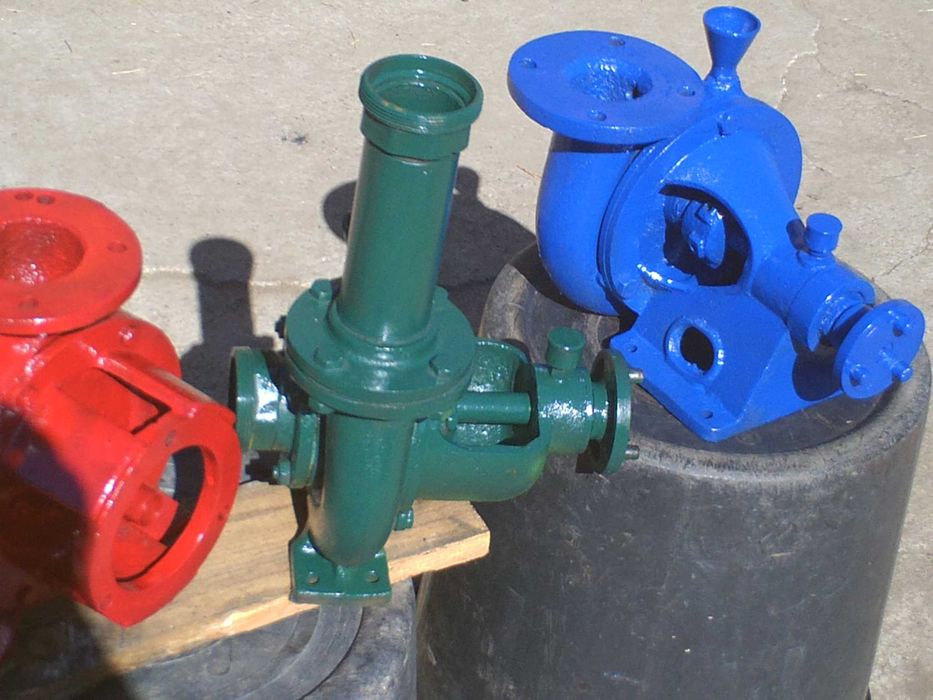 tres bombas de tirar agua de rega