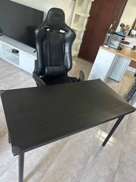 Mesa e cadeira os dois pra e embora rapido pra vim busca no local