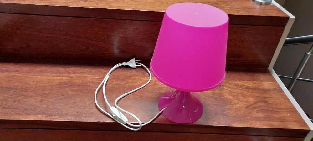 Candeeiro de mesa rosa do IKEA