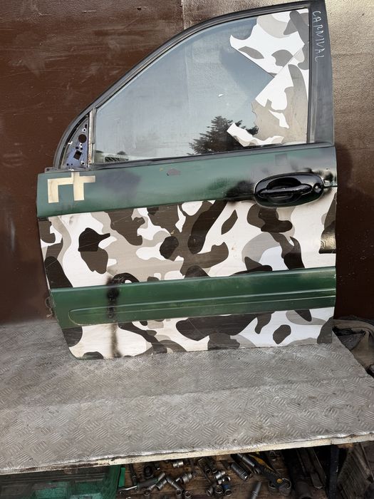 Дверь водителя  карнивал kia carnival 98год