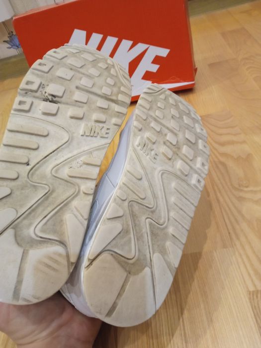 Продам мужские кожаные демисезонные оригинал кроссовки Nike Air max 90