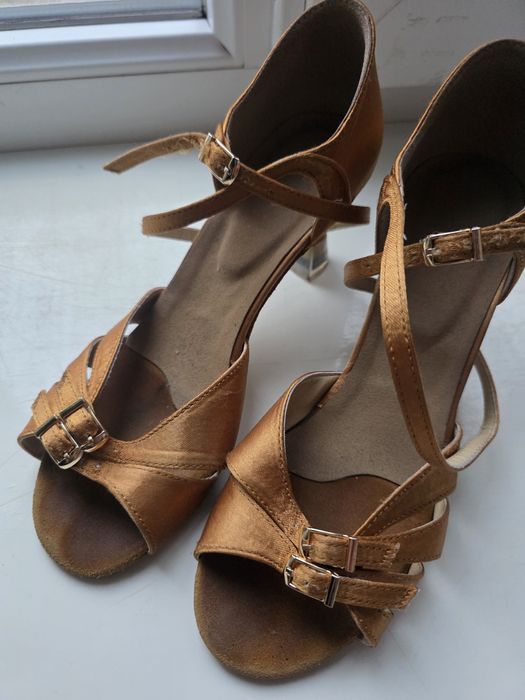 Продам танцювальні сандалі