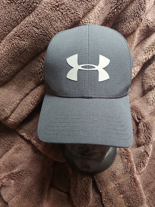 Бейсболка кепка фірми under armor оригінал 

Розмір по бірці:  M

Буде