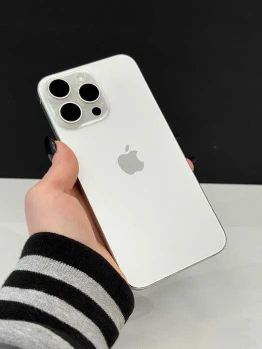 Biały iPhone 15 Pro Max 256GB/89% kondycji baterii/bardzo dobry stan/24 miesiące gwarancji/WOLA PARK