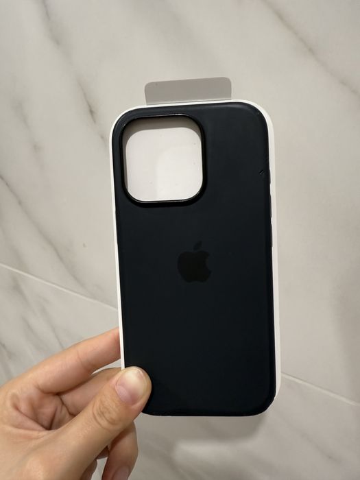 Оригінальний чехол на iPhone 16 Pro MagSate