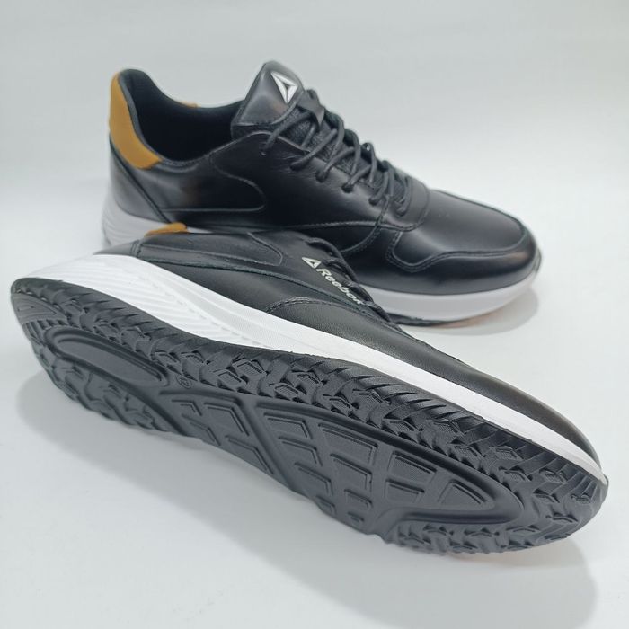 Гурт та роздріб, стильні шкіряні кросівки Reebok / Чоловічі кросівки чорні