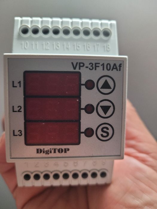 Przekaźnik trójfazowy do obniżania napięcia przy fotowoltaice