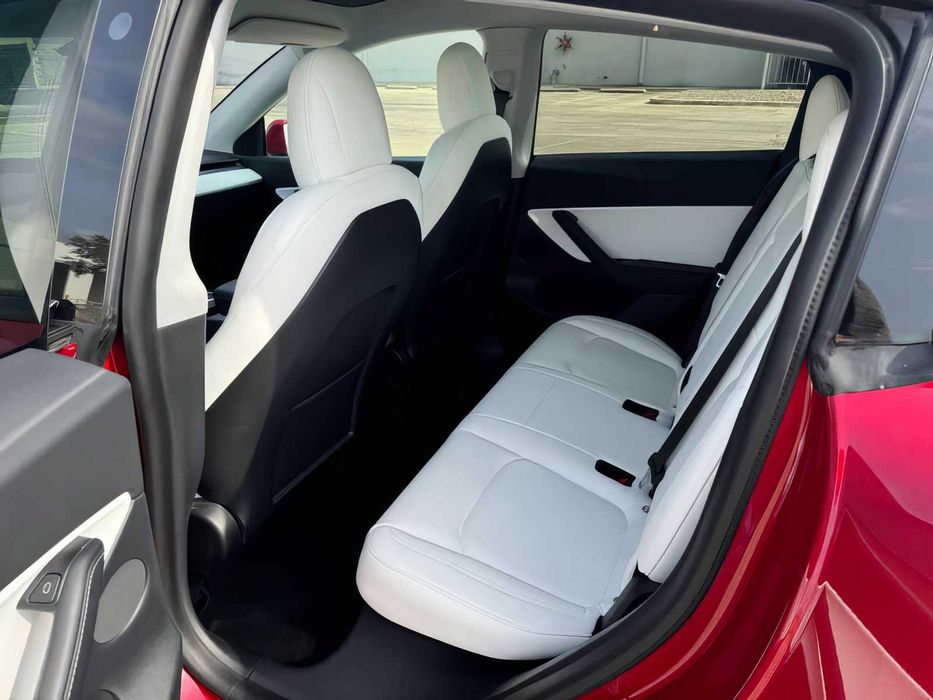 Tesla Model Y      2021