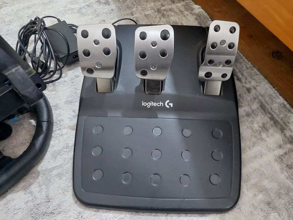 Logitech g29 como novo volante e pedais