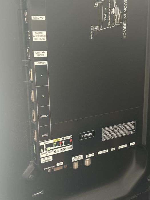 Televisor Samsung Smart TV LED de 40 polegadas (UE40D7000LS) com ecrã de 105cm. Opção conjunto com sistema som Yamaha