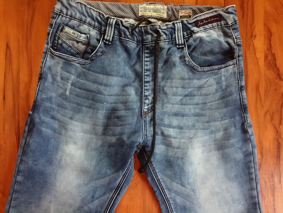 Spodnie jeansowe młodzieżowe