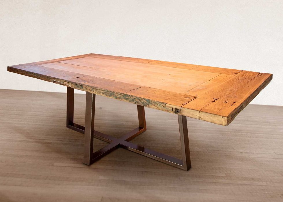 Vendo mesa de jantar rústica de madeira maciça