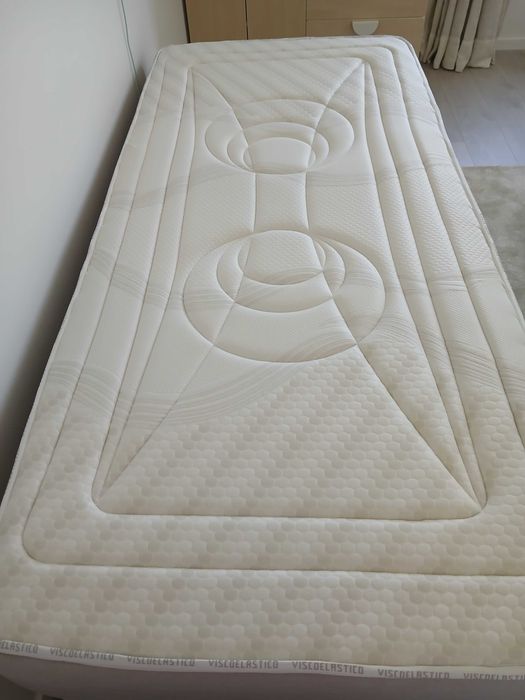 Cama solteiro e colchão como novos!