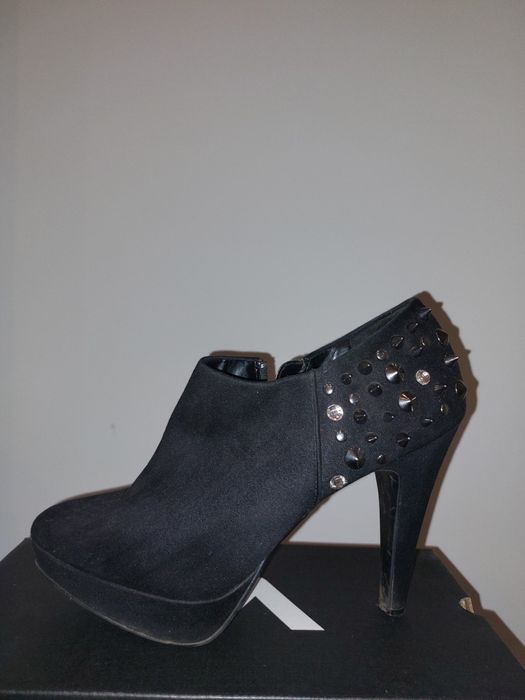 Buty na obcasie.
