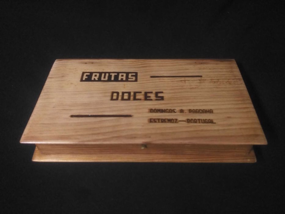 Caixa - Em madeira da confeitaria Domingos  A. Pardana de Estremoz