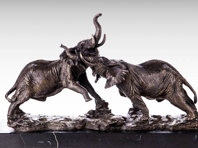 Escultura de bronze - Elefantes a lutar