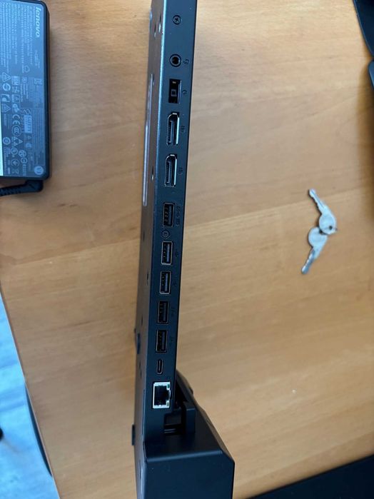 Doca Thinkpad Ultra Dock 40AH com carregador e chaves